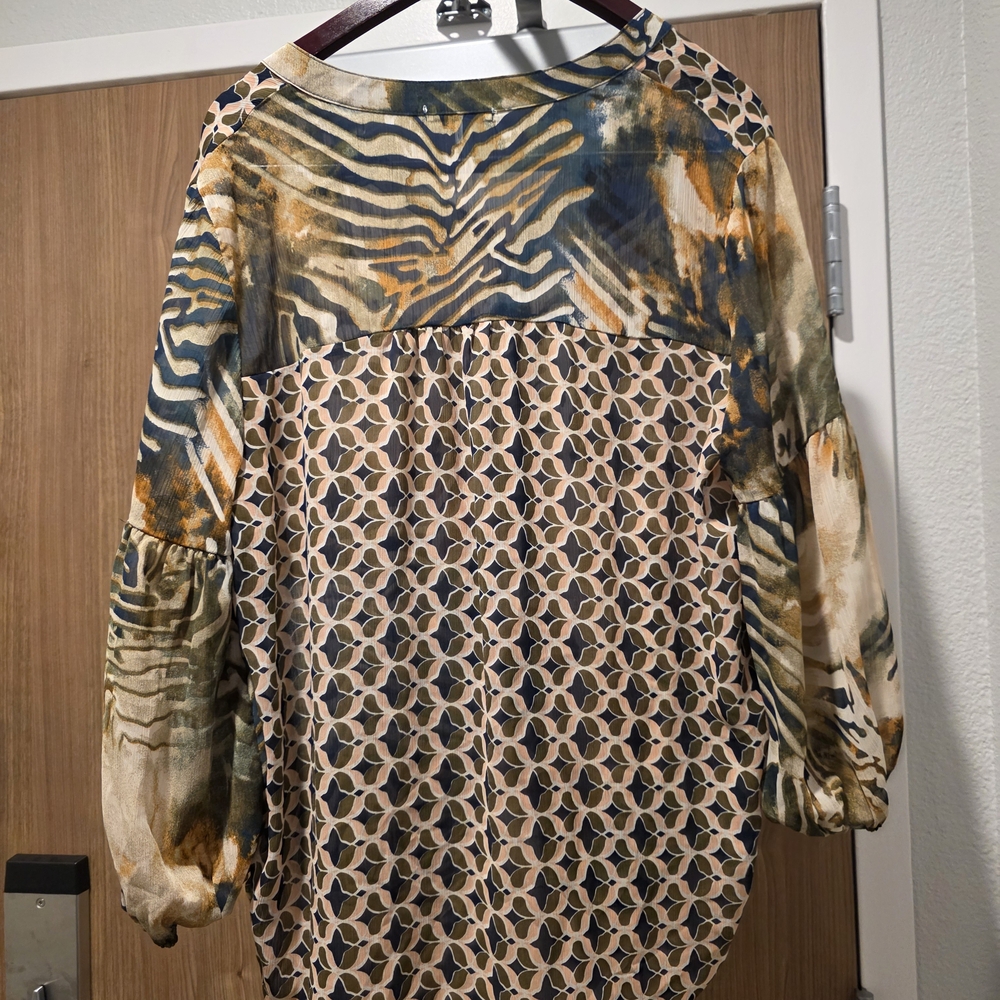 Abstract Print Button-Up Blouse - Picture 2 of 7